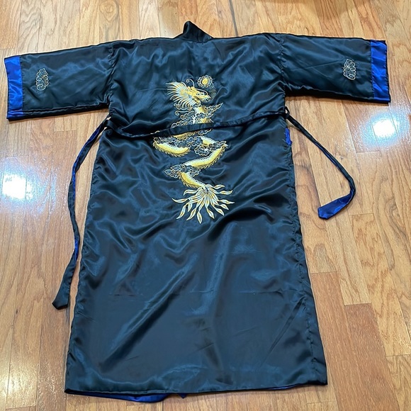 Kimono Black Blue Robe Reversible Pockets One Size Satin Embroidered Tie Wrap - Picture 8 of 10